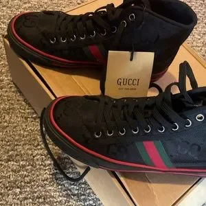 I’m selling my Gucci shoes I don’t use them good condition only use them like 4 Men main image 3